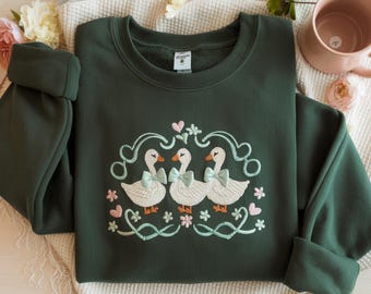 Vintage 80s Embroidered Goose Sweatshirt: Cottagecore Farm Tee