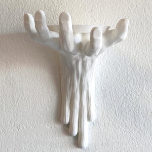 Die Wächter | Hand Skulptur für Wohndekor Wandregal Einzigartiges Design Flaschenhalter Kerzenhalter Goth Design Surrealist Funktionales Kunst Dekor