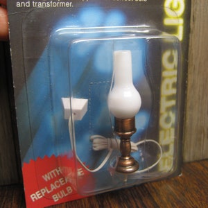 Dollhouse Miniature Hurricane Oil Lamp Light Electric