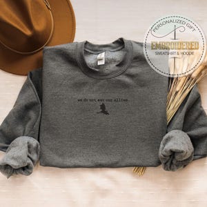 Sudadera con bordado de dragón, ropa de los aliados que no comemos, sudadera con capucha de jinete de dragón, regalo de la guerra de Basgiath, ropa de dragón para niños, sudadera con capucha del cuarto ala imagen 10