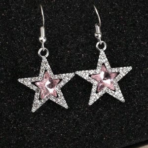 PRE-ORDINA gli orecchini a stella ispirati a Cowboy Carter, accessori estivi pronti per il concerto in rosa