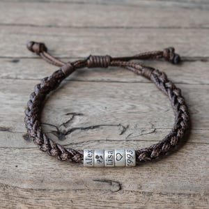 Bracciale in pelle personalizzato: perline con nome in argento sterling, fascia intrecciata