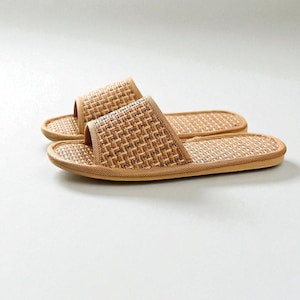 Handmade Bamboo & Rattan Straw Slippers – Breathable Linen Indoor Slippers for Wooden Floors – Gift for Him and Her