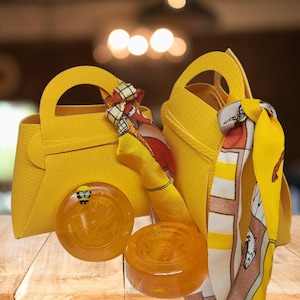 Handgemaakte honingzeep in een elegante mini-handtas - perfecte cadeauset voor elke gelegenheid