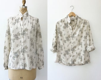 SALE vintage 70s blouse / 70s floral blouse / button down Violets blouse