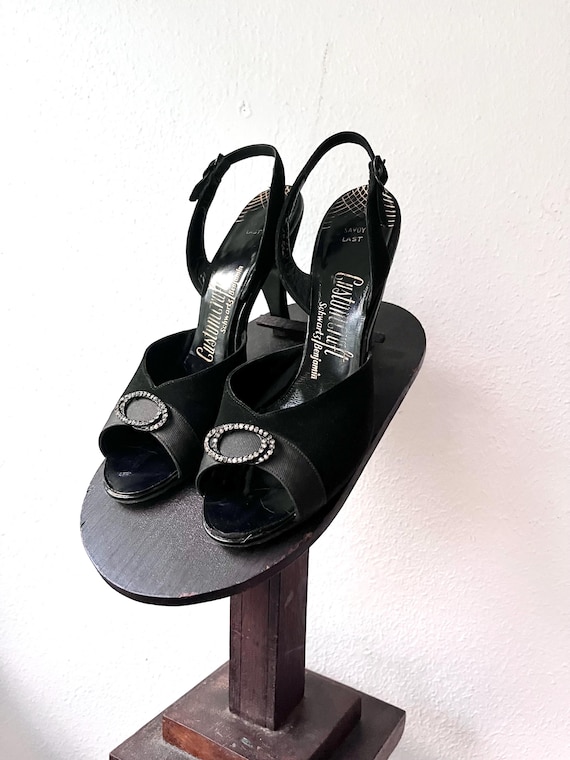 1950s heels / suede pumps / rhinestone & ribbon heels