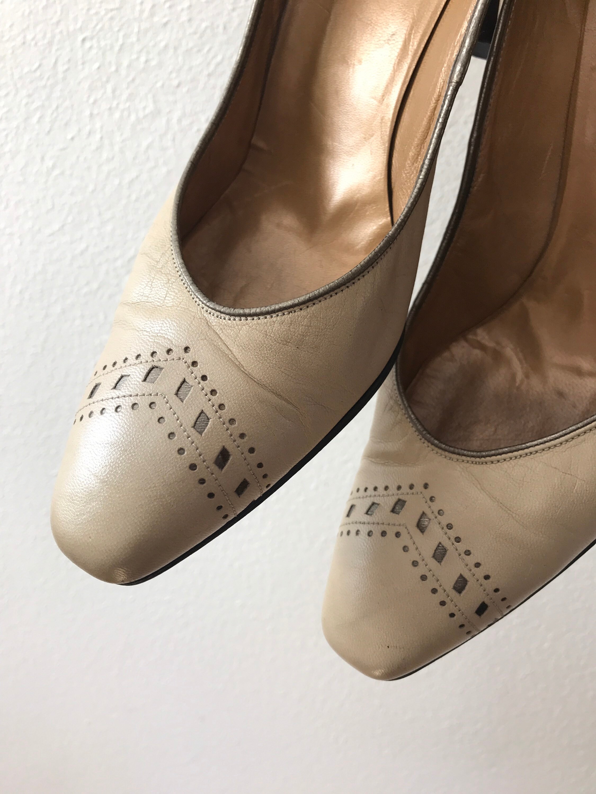 SALE vintage pumps / cream leather heels / vintage SALE vintage pumps / cream leather heels / vintage