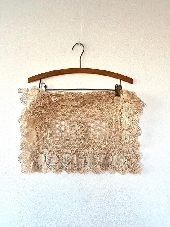 antique lace table runner / vintage crochet placemat / bobbin lace doily set