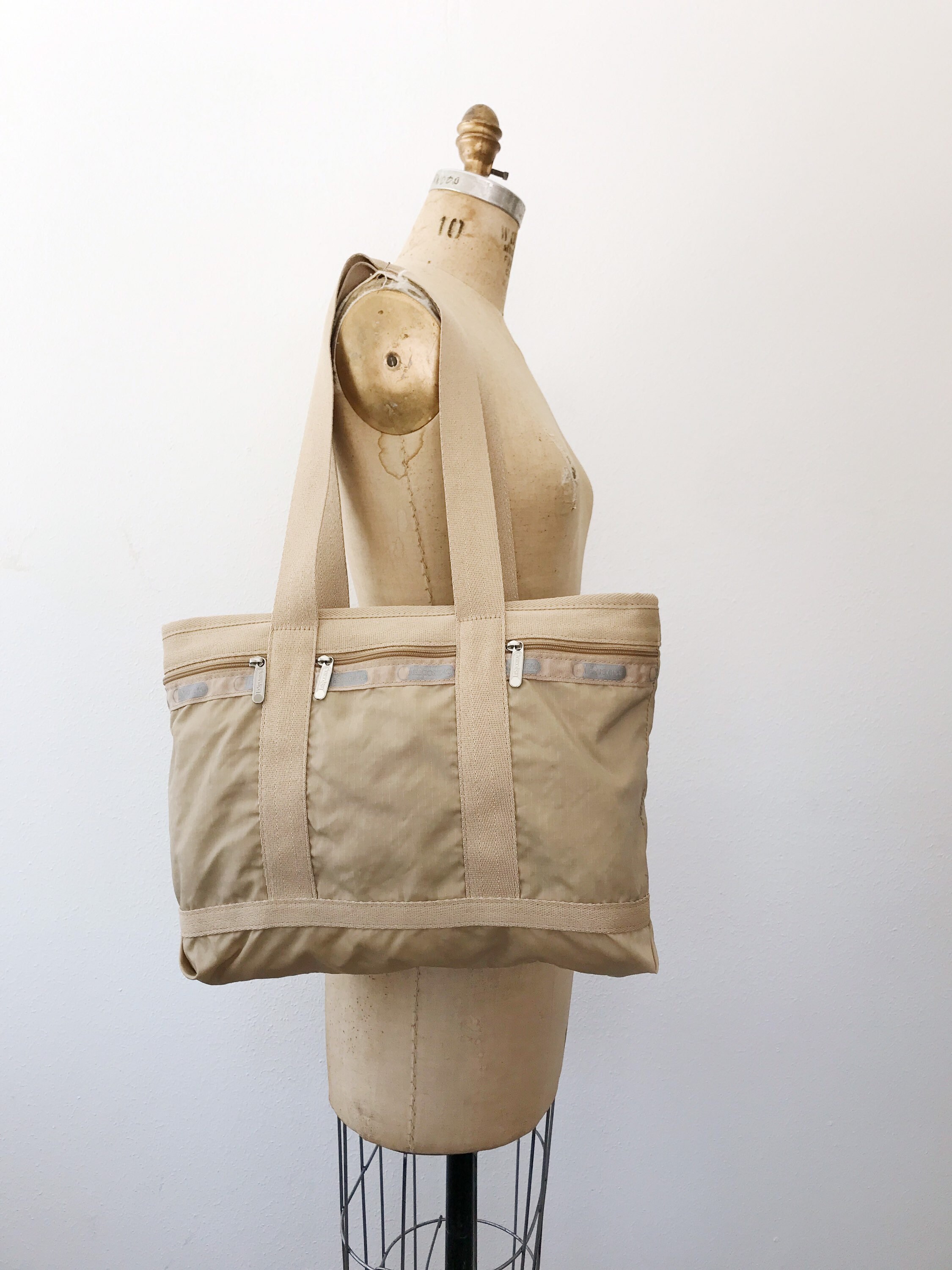 vintage LeSportsac bag / classic shoulder bag / Khaki Nylon LeSportsac