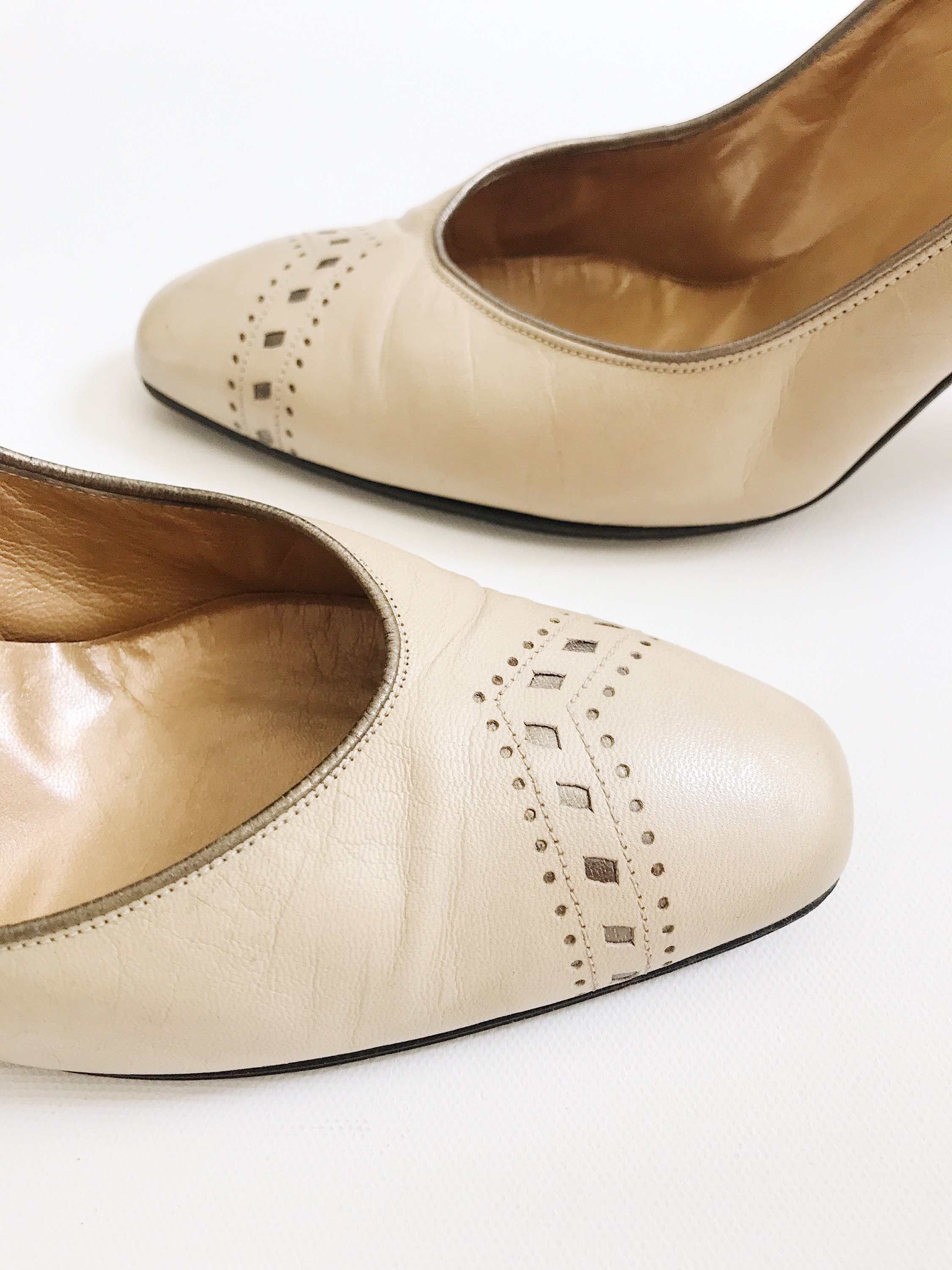 SALE vintage pumps / cream leather heels / vintage Christian Dior heels