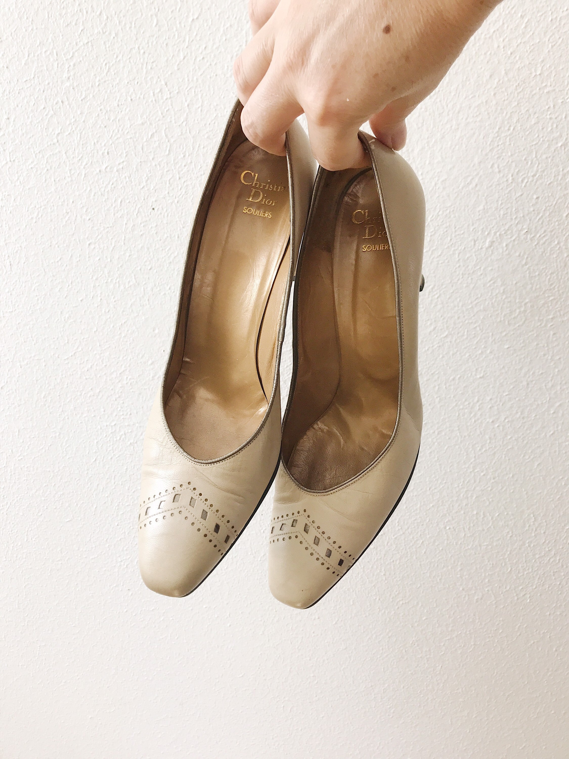 SALE vintage pumps / cream leather heels / vintage Christian Dior heels