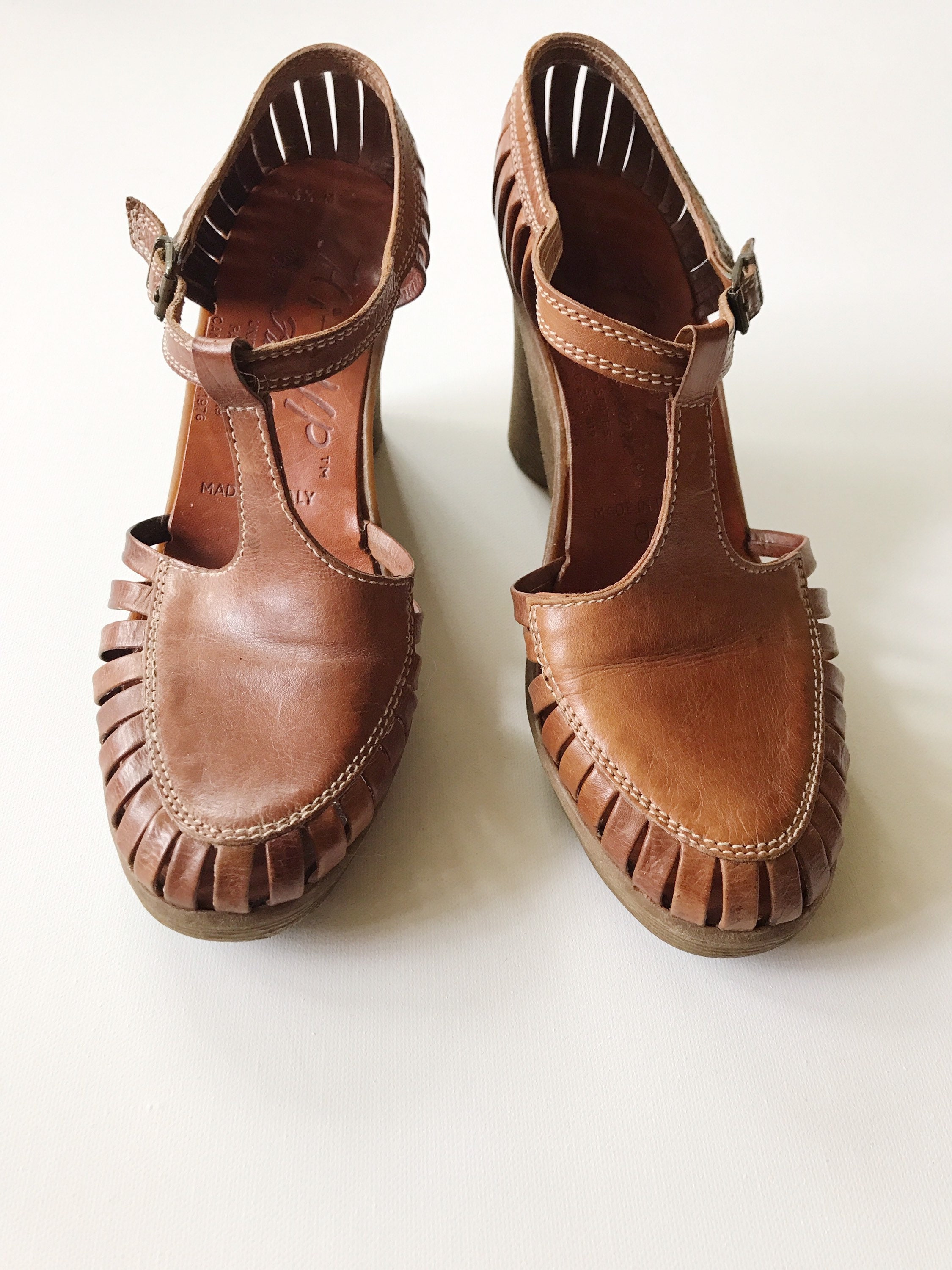 vintage Famolare shoes / 70s platform shoes / Caged sandals