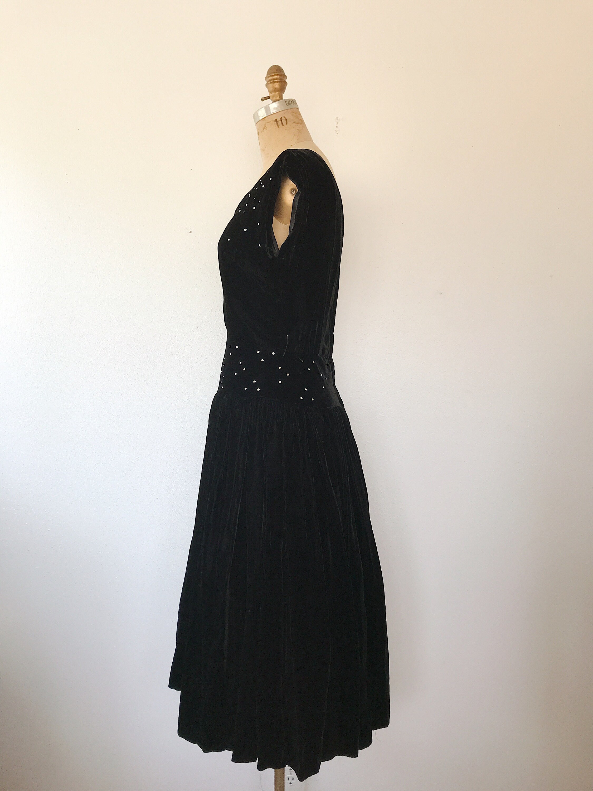Starlight Velvet dress / vintage cocktail dress / black velvet holiday