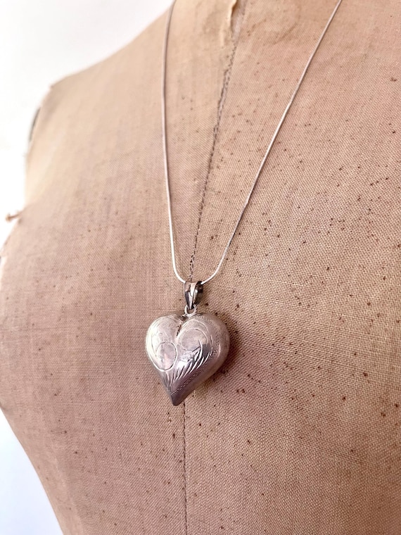 vintage sterling silver necklace / silver heart necklace / Carved Heart necklace