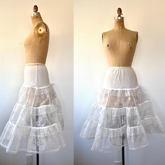 vintage lingerie / vintage crinoline / floral flocked petticoat