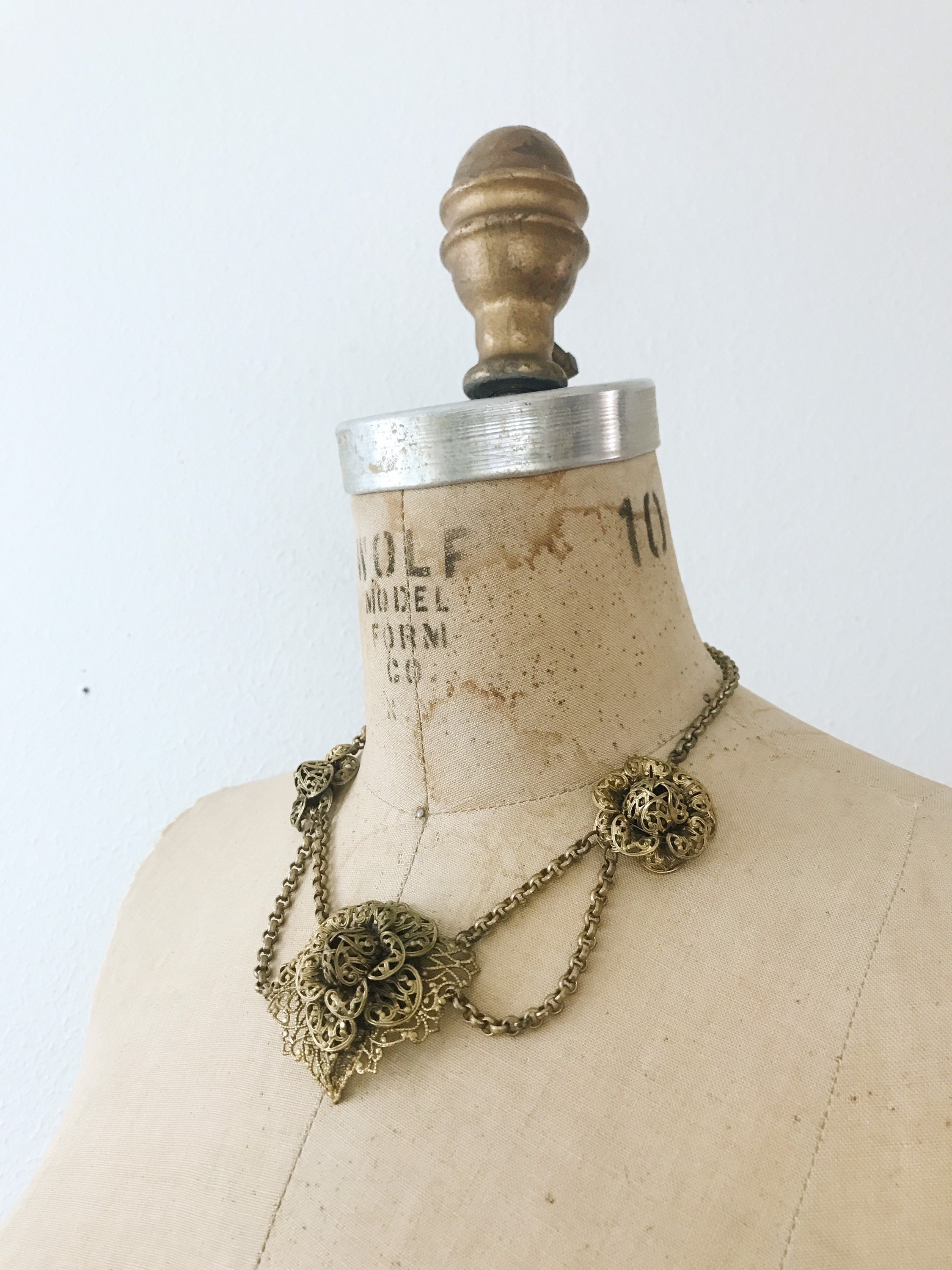 Vintage brass filigree and fuscia glass and enamel festoon necklace nlbg2133