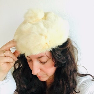 Vintage Cream Fur Beret Vintage Pillbox Womens Hat Beige Cream White Faux Fur Beret  main image 4