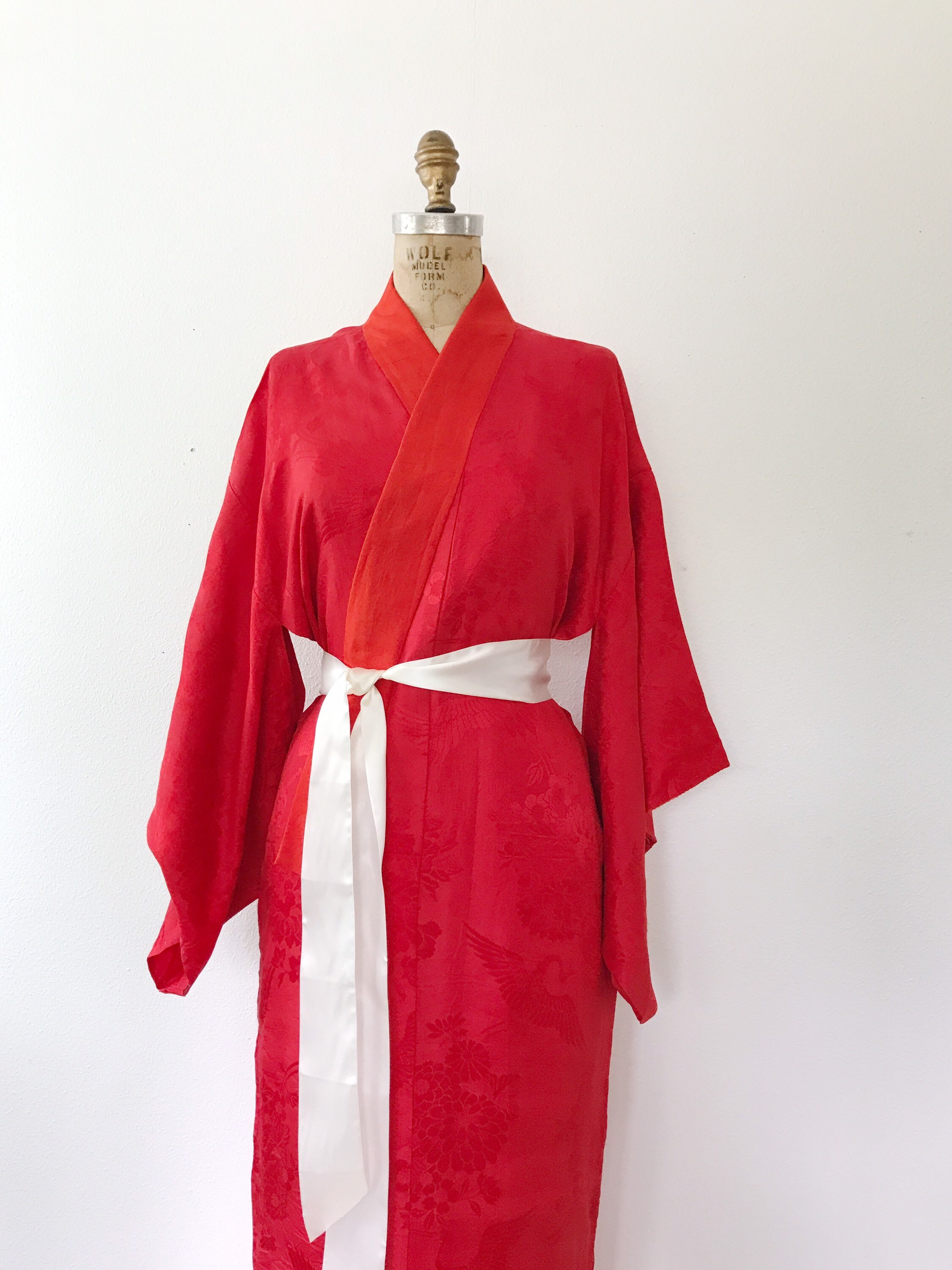 vintage kimono robe / vintage silk kimono / Crane & Chrysanthemum Juban