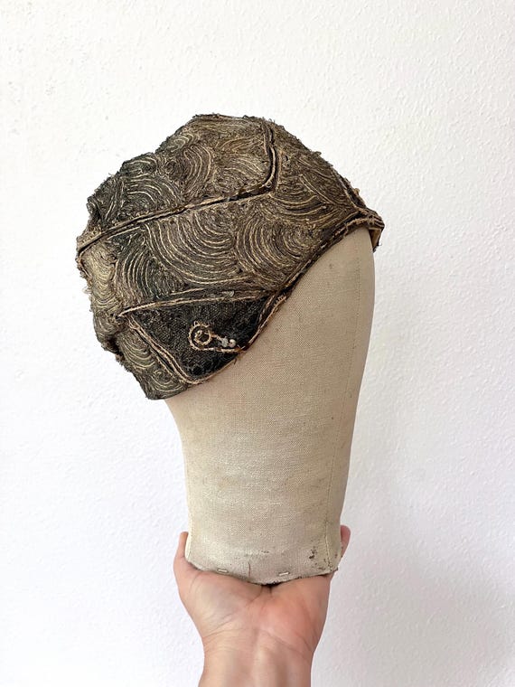 1920s hat/ 1920s cloche / antique goldwork hat