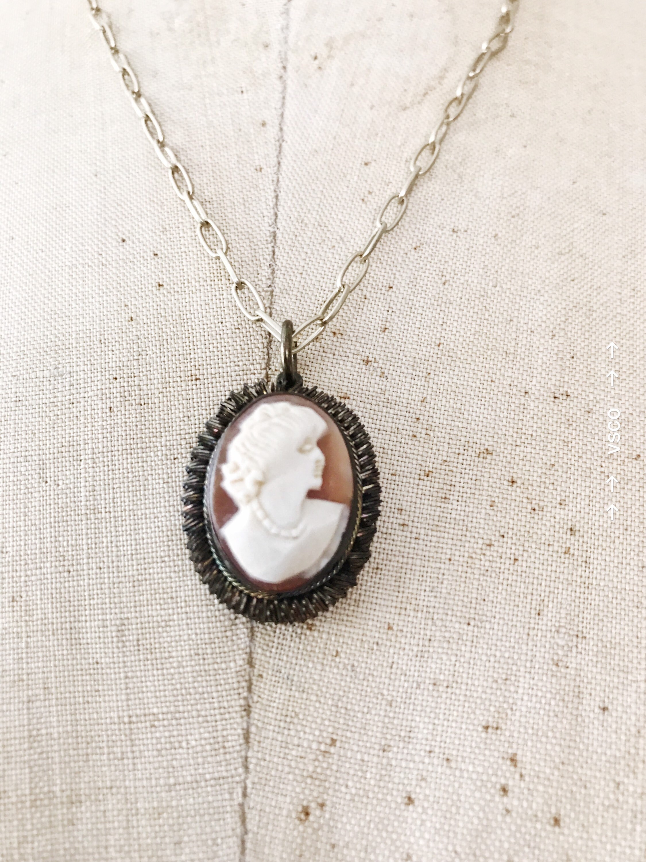 antique Cameo / vintage cameo pendant / carved cameo pendant