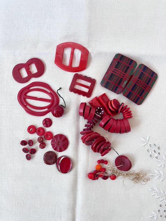 antique belt buckles / celluloid belt buckles & buttons / Art Deco button collection