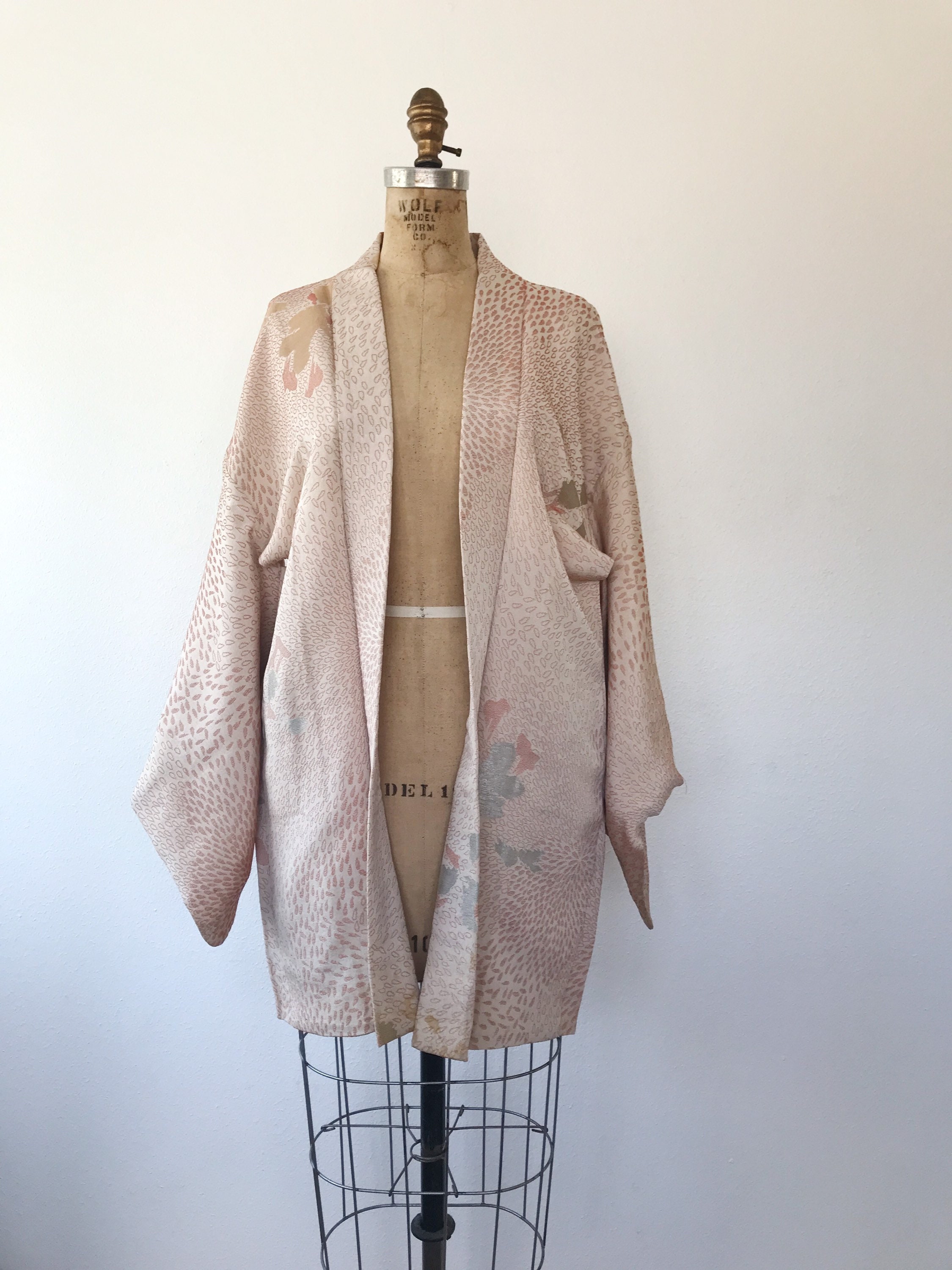 vintage silk crepe kimono / vintage kimono robe / Yawaragi kimono haori