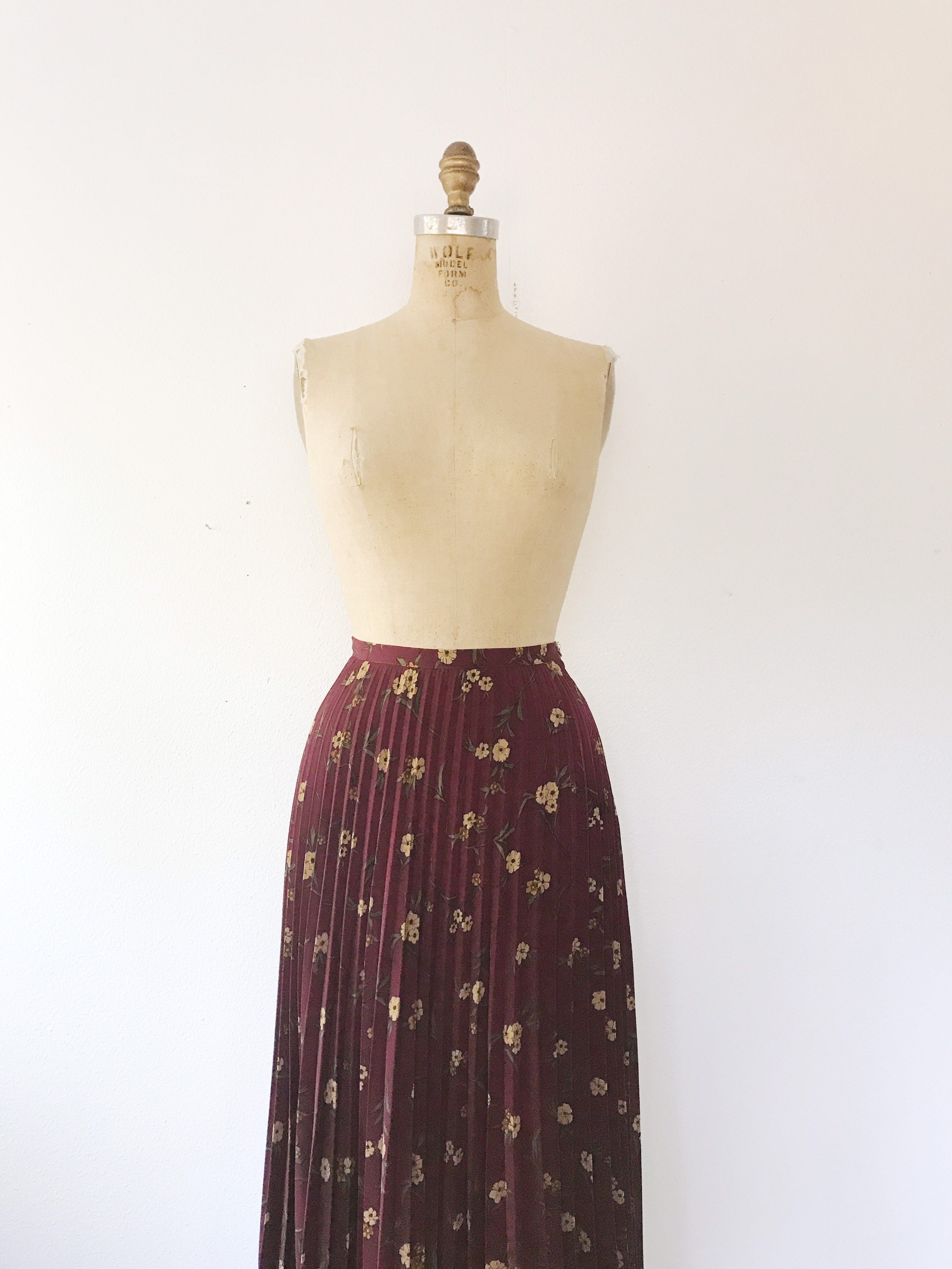 pleated maxi skirt / 90s vintage skirt / Floral Wine pleated skirt
