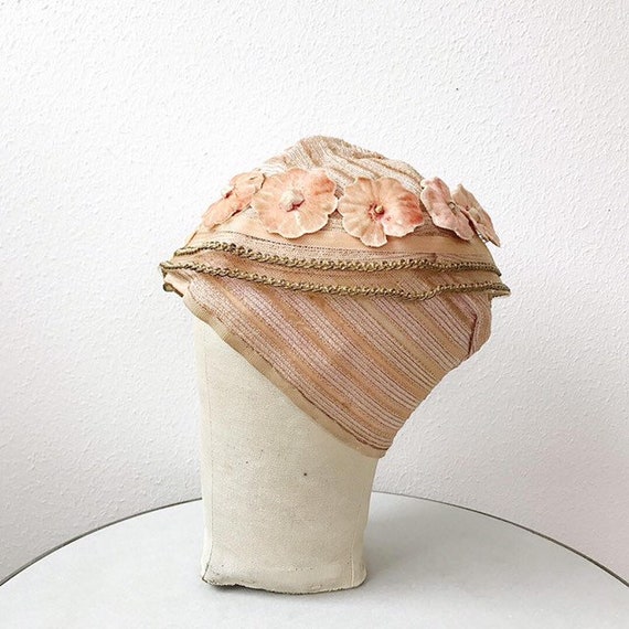 1920s cloche / 1920s hat / Peach Posy vintage hat