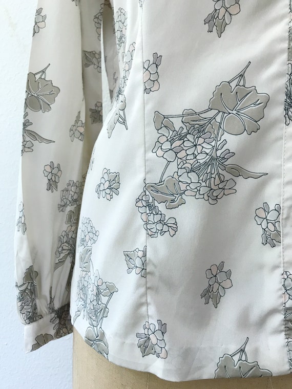 SALE vintage 70s blouse / 70s floral blouse / but… - image 6