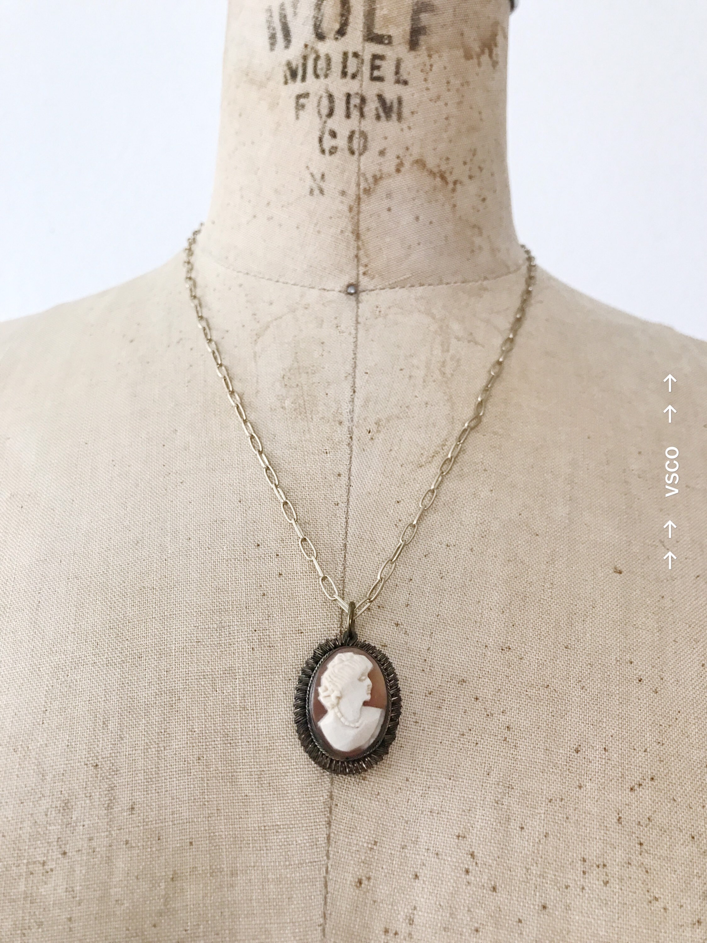 antique Cameo / vintage cameo pendant / carved cameo pendant