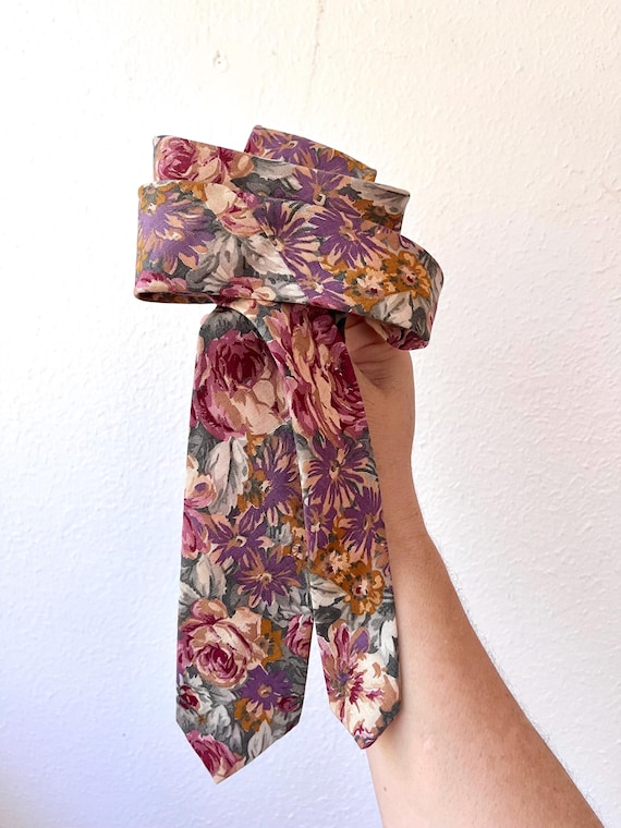 vintage tie / ladies necktie / 80s Floral cotton tie
