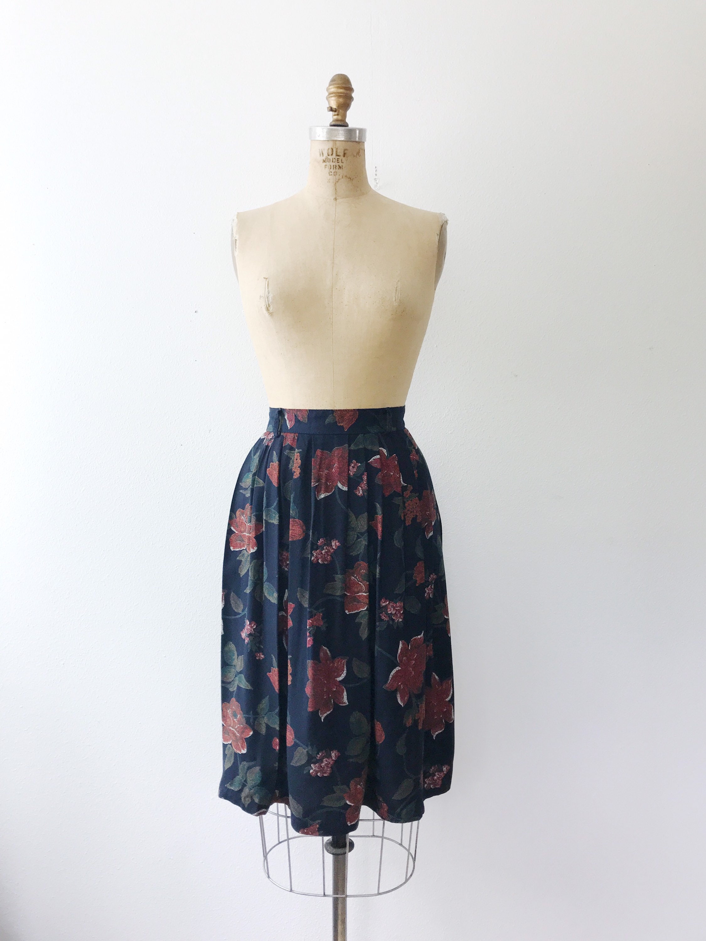 Floral print skirt / 80s vintage skirt / Navy Floral rayon skirt