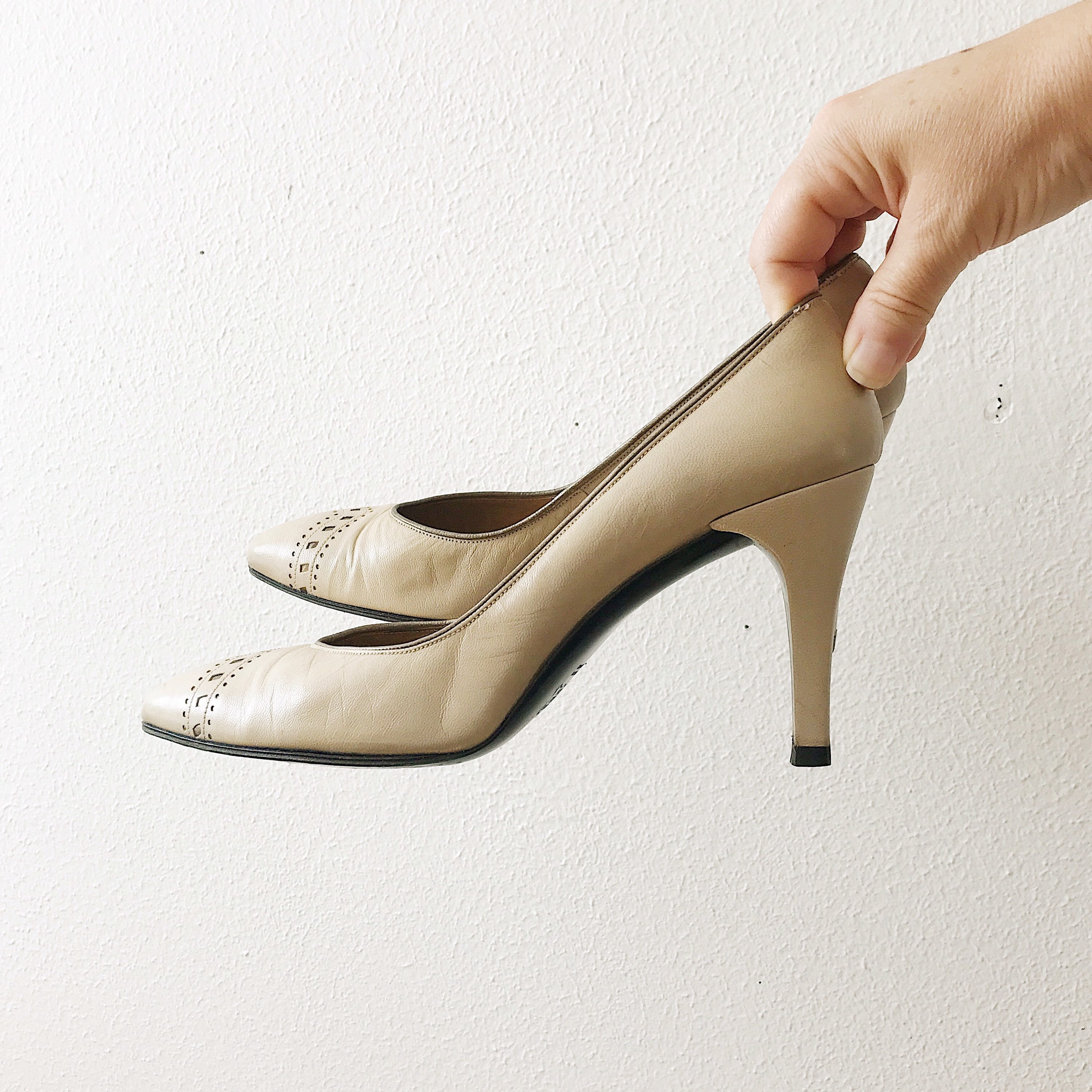 SALE vintage pumps / cream leather heels / vintage Christian Dior heels