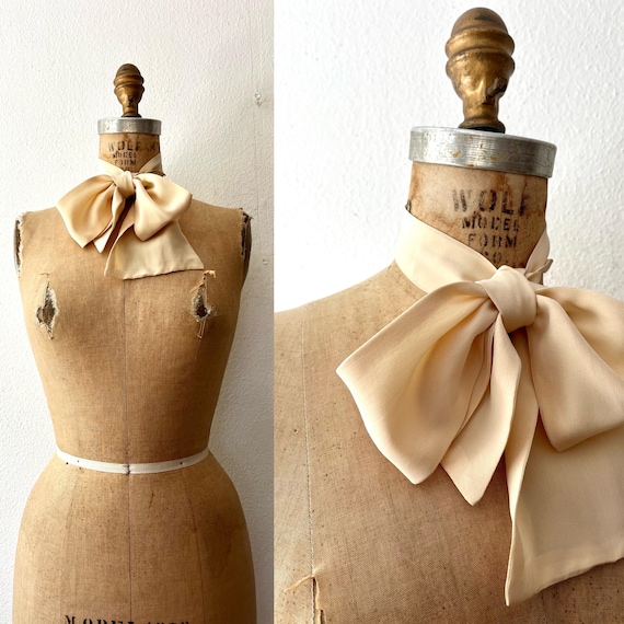 VINTAGE JEWELRY & MORE - No Carnations