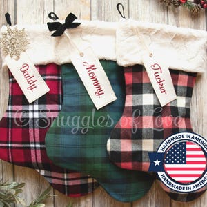 Personalisierter karierter Weihnachtsstrumpf: Handgefertigter Flanell mit Pelzstulpe und Namensschild