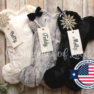 Bone Dog Bone Stocking: Gepersonaliseerde pluche kerstsok met naamplaatje