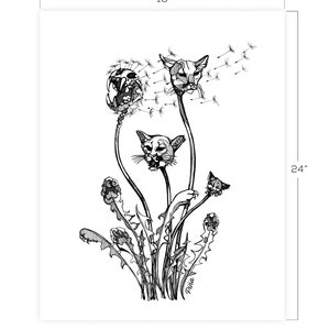 Op de afbeelding: Zwart-witte lijntekening van een paardenbloem met vier kattenkoppen in plaats van de bloemkoppen. De print is 18 inch breed en 24 inch hoog en is gesigneerd "Pinaa".