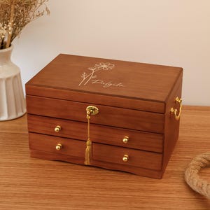 Personalisierte Holz Schmuckschatulle, Walnuss Schmuckschatulle mit 3 Schubladen, große Schmuck Organizer Lagerung mit Schloss, Erinnerungsgeschenke für Sie