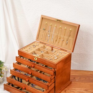 Caja de joyería de madera personalizada / Organizador de joyas grande con 5 cajones / Caja para collares personalizada para mamá, regalo para ella / Regalos para el Día de la Madre imagen 2