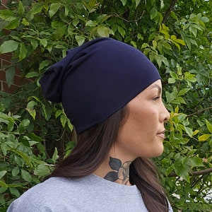 Navy Blue Slouchy Beanie / Blau Slouchy Beanie / Blaue Beanie / Blaue Mütze / Herbst Hut/Laufhut / Bambus-Baumwollmütze / Krebs-Kopfbedeckung