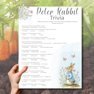 Puede incluir: Un juego de tres tazas de cerámica con un acabado moteado y mate. Las tazas son en tonos crema, gris claro y gris oscuro. Cada taza tiene un diseño simple y moderno y un asa redondeada.