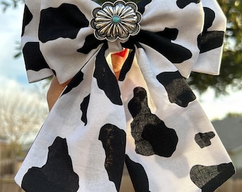 Schwarze Kuh Print Haarschleife w / pin, Vaquero-Stil, Cowgirl-Stil, Haarspange Haarspange, Haarschmuck, Haarschleife für Frauen, Haarschleife für Mädchen.