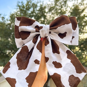 Laço marrom com estampa de vaca, estilo vaqueiro, estilo cowgirl, presilha de cabelo, acessórios para cabelo, laço de cabelo feminino, laço de cabelo infantil, presentes.