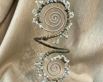 Brazalete verde inspirado en plantas / Brazalete de conchas marinas / Pulsera estilo boho para graduación / Elegante brazalete verde para la parte superior del brazo / Regalo de joyería para ella