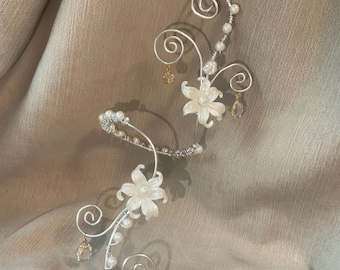 Grillige armmanchet met witte bloem | Parelarmmanchet | Parelmoer bloem manchetarmband | Elegante zilveren bovenarmband | Sieraden cadeau voor haar