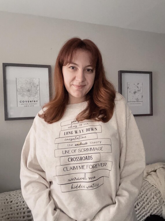 Custom Book Stack Sweatshirt – Personalized Reader Gift – Cozy Literary Apparel Bestseller