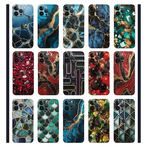 Könnte beinhalten: Ein Set mit 12 iPhone-Hüllen mit verschiedenen Designs, darunter Marmor-, geometrische und abstrakte Muster. Die Hüllen sind alle schwarz und in verschiedenen Farben gehalten, darunter Blau, Grün, Rot und Gold.