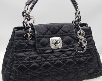 Christian Dior – Czarna nylonowa torba na ramię z pikowaną klapką i zamkiem
