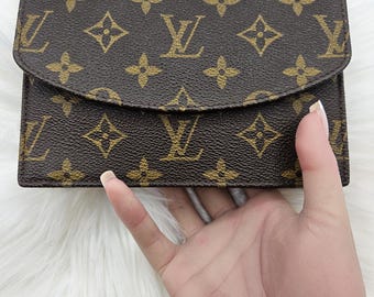 Kopertówka Louis Vuitton z monogramem Pochette Rabat 17