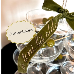 Fita de veludo para bebidas A Tini Bit Older Fita personalizável para aniversários e feriados